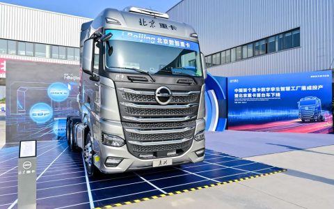中国で最新に発表されたトラックブランド、北京重卡「復興号」トラクターヘッドの実車が公開されました！