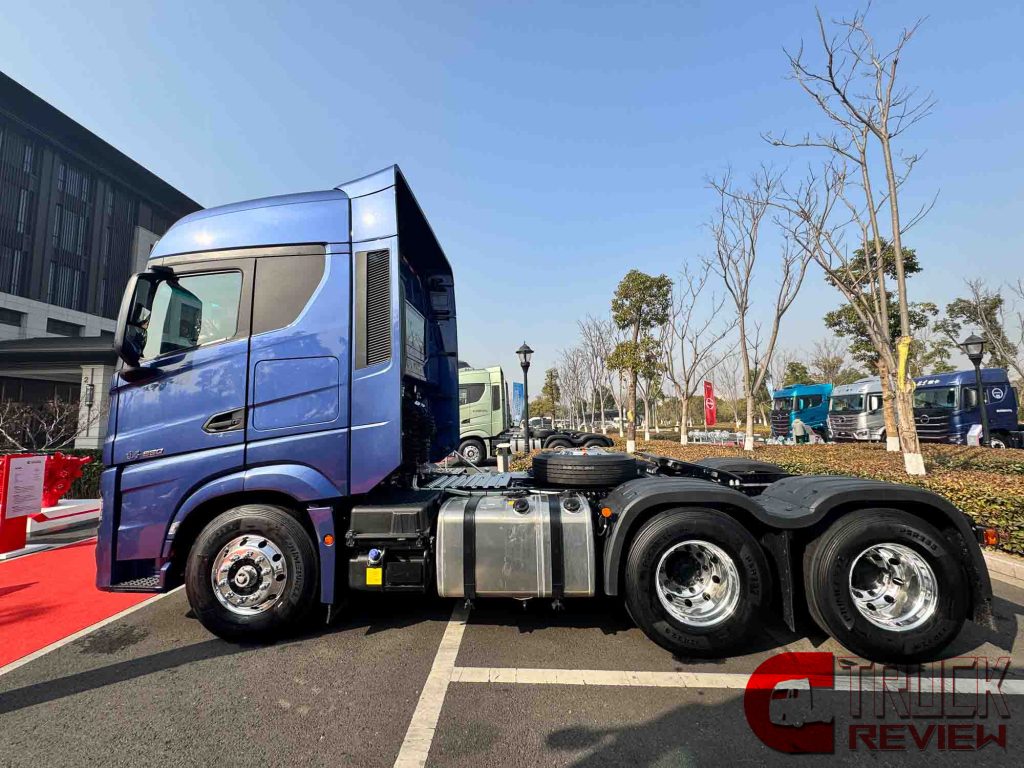 680 Horsepower! Beijing ZhuiMeng High-End 6×4 Tractor Review