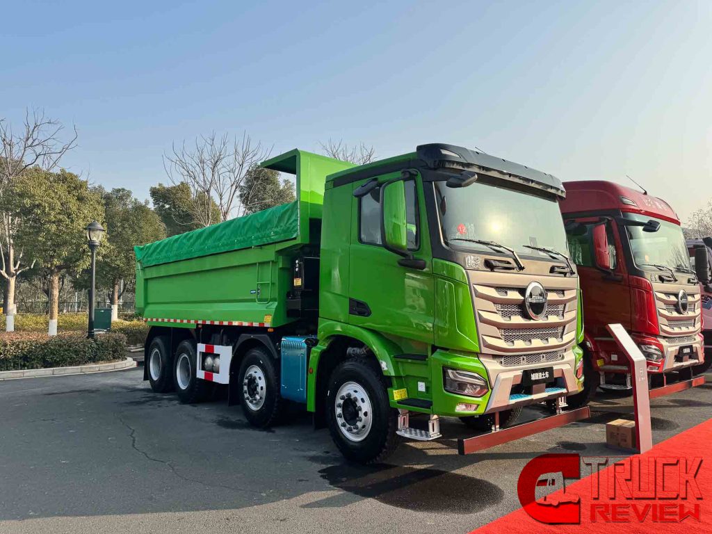 Review | High Driving Comfort & Loading Capacity : Beijing ZhuiMeng 8×4 Tipper for City Construction