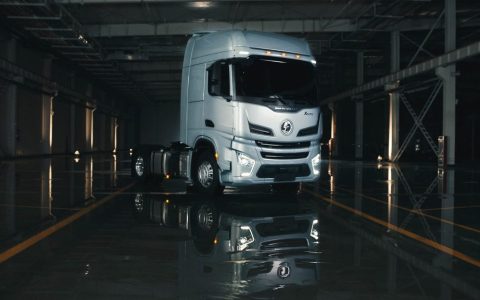 SHACMAN X6000 High-End Tractor