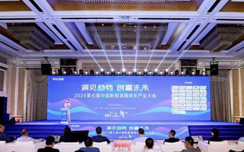 SAIC Hongyan's Smart Electric Version New Energy Heavy Truck won the "Annual Green Card" Award