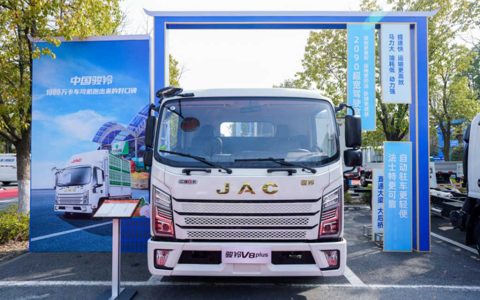 JAC light truck Junling V8plus, capable of both loading and pulling with fuel efficiency!