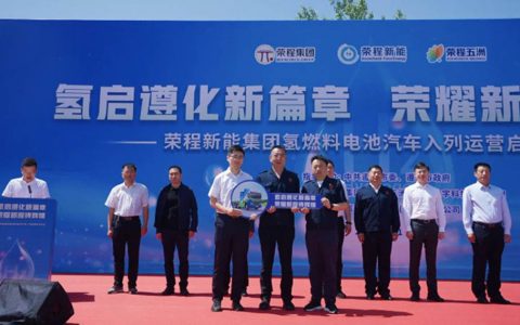 乘龍水素燃料電池トラックの大規模納車式