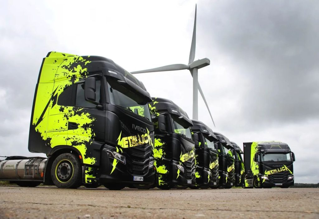 イヴェコ社の多様なエネルギー源を持つ車両が、Metallica の M72 ワールドツアーのヨーロッパ公演をサポート