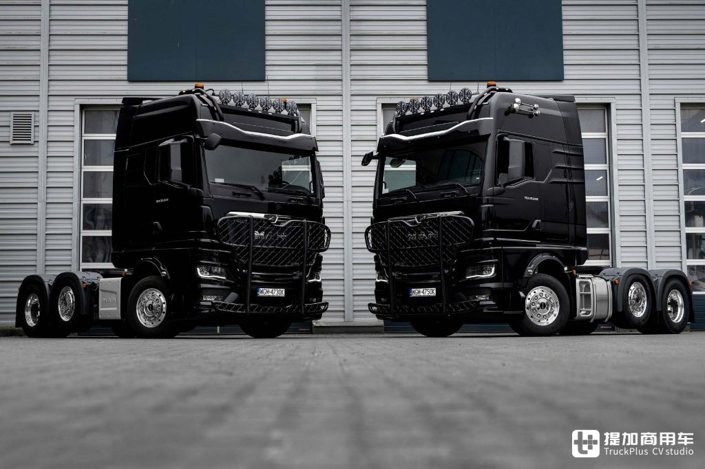 6x2ミッドリフト+640馬力エンジン、ブラックウォリアーの外観、このMAN TGXは最強のトラクターと呼ぶことができます