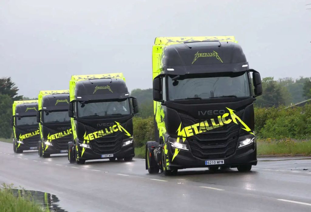 イヴェコ社の多様なエネルギー源を持つ車両が、Metallica の M72 ワールドツアーのヨーロッパ公演をサポート