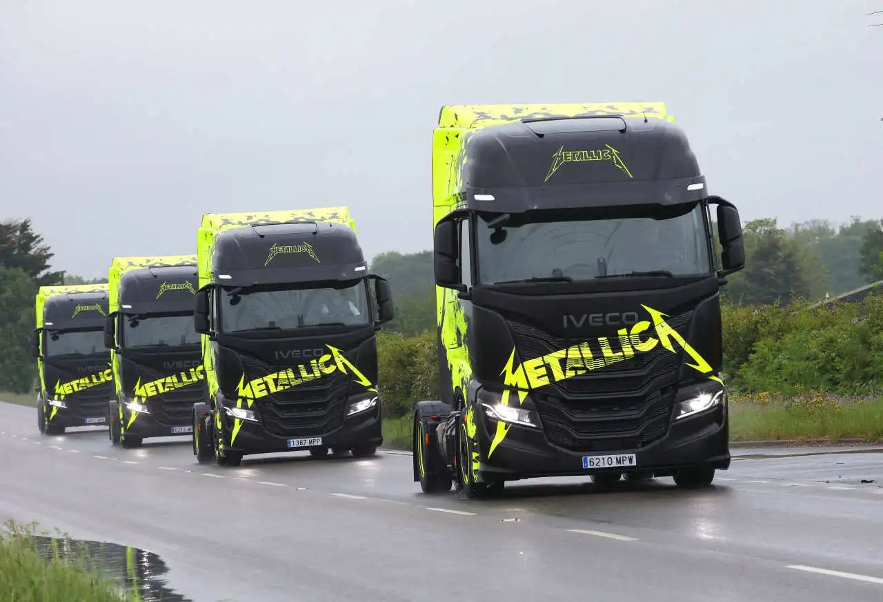 イヴェコ社の多様なエネルギー源を持つ車両が、Metallica の M72 ワールドツアーのヨーロッパ公演をサポート
