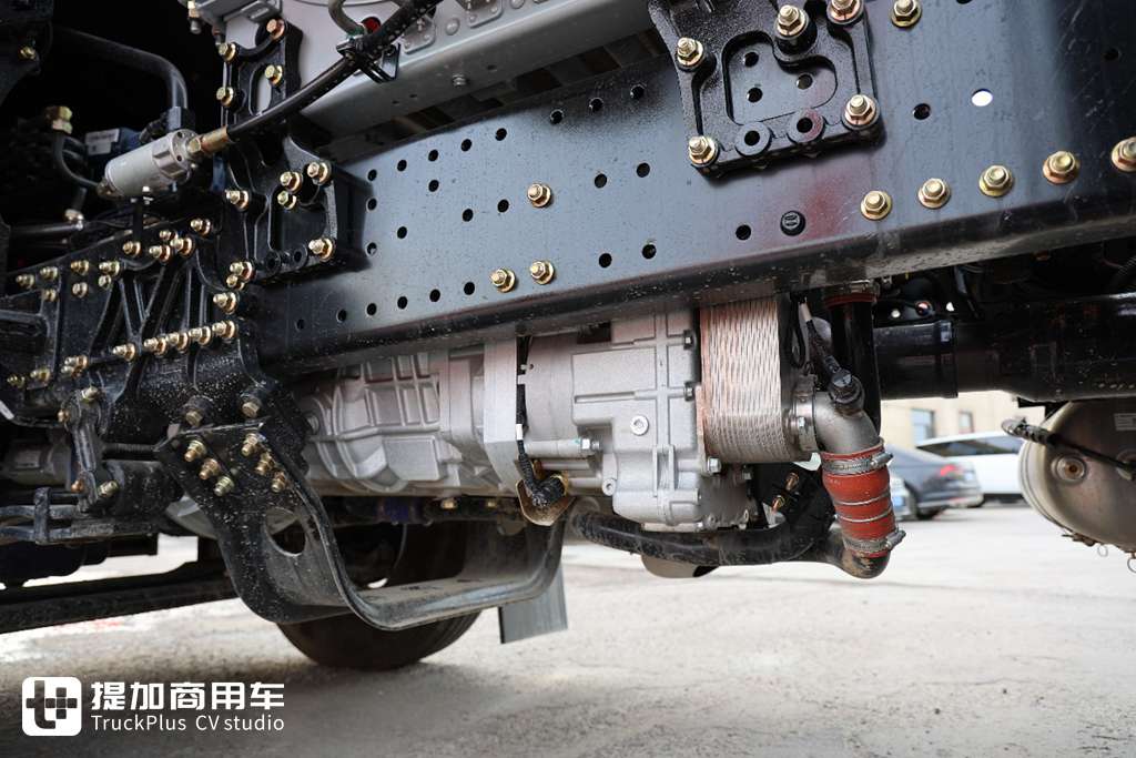 石炭輸送用に設計された，陝汽德龍X5000+中集13mケージフェンスセミトレーラー，このようなトラクターとトレーラーが一体となった牽引車を見たことがありますか？