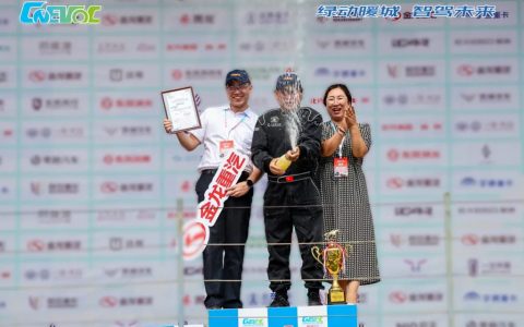 金龍重卡KT601、三つの賞を独占