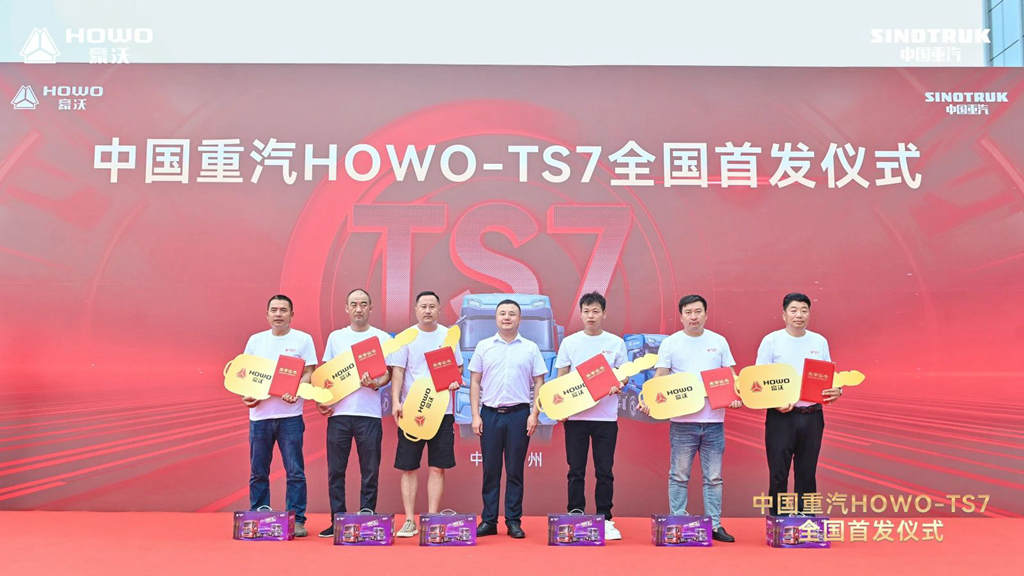準備完了！中国重汽HOWO-TS7が全国初公開に登場
