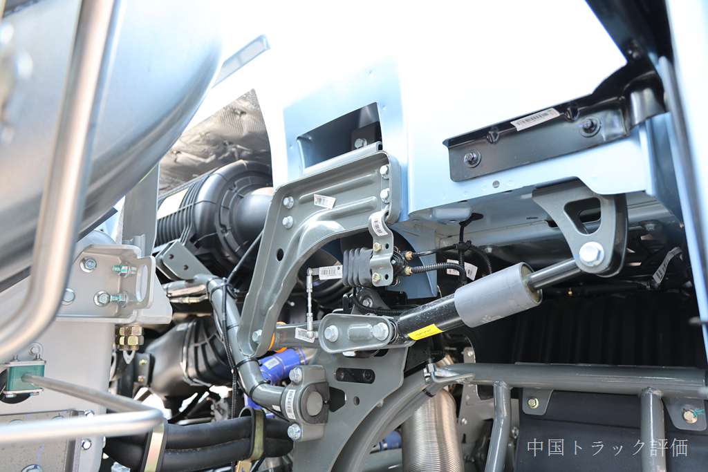 Howo 誕生 20 周年を記念して、中国重汽は豪沃のためにハイエンドモデルを作りました。実際の写真で Howo TS7-H の様子をご覧いただけます