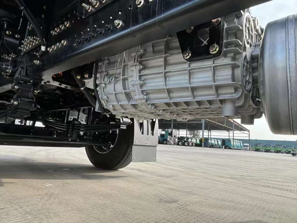 シーンに合わせた車両開発のさらなる進化、新長征ダブルモーター重型トラックが新たに発売