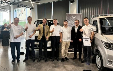 成功自動車、トルコで新製品発表会を盛大に開催し、100台の新エネルギー車をヨーロッパ市場に一括納入