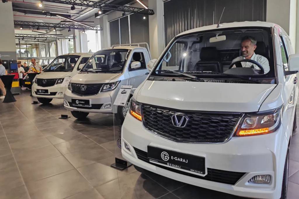 成功自動車、トルコで新製品発表会を盛大に開催し、100台の新エネルギー車をヨーロッパ市場に一括納入