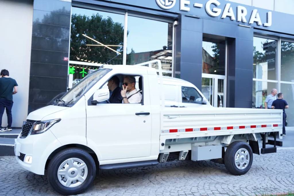 成功自動車、トルコで新製品発表会を盛大に開催し、100台の新エネルギー車をヨーロッパ市場に一括納入