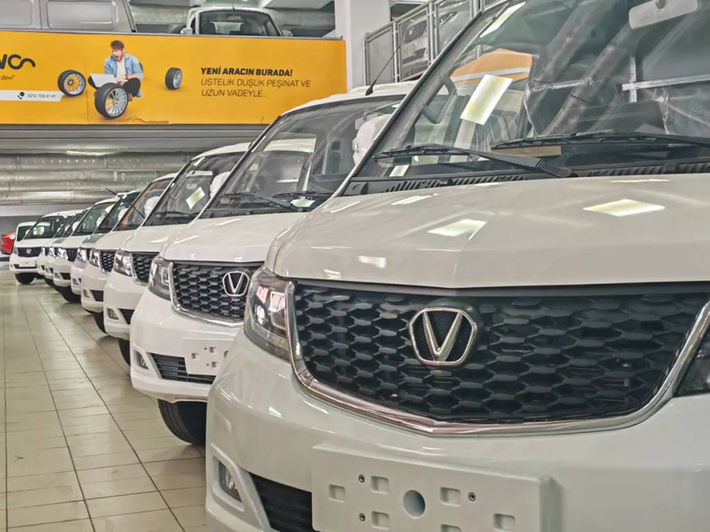 成功自動車、トルコで新製品発表会を盛大に開催し、100台の新エネルギー車をヨーロッパ市場に一括納入