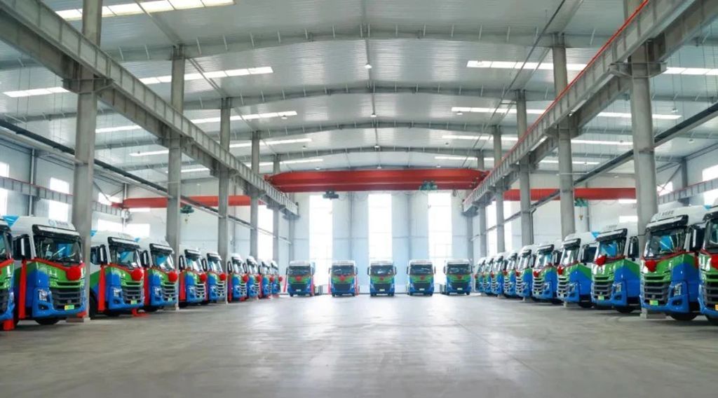 百台の乘龍水素エネルギー大型トラックが栄程新能に引き渡される