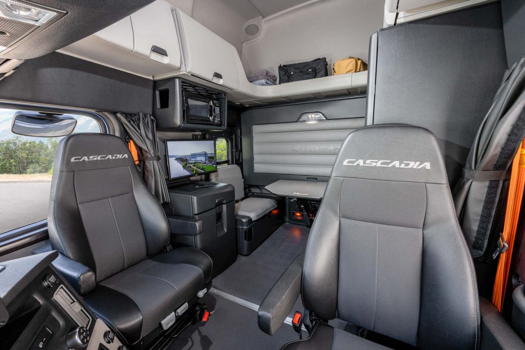 北米市場で最も売れているClass 8級のフラッグシップトラック、フレイトライナーの第5世代Cascadiaロングノーズキャビンモデルが新登場しました