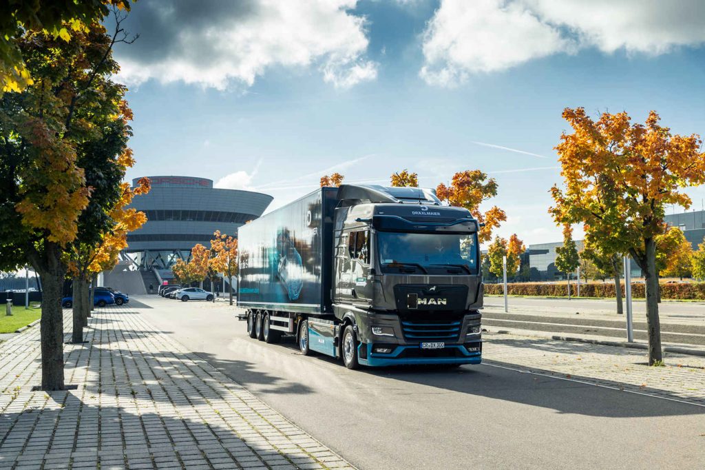 世界初のマン社製電動トラックが正式に納車されました