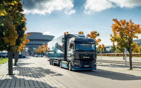 世界初のマン社製電動トラックが正式に納車されました