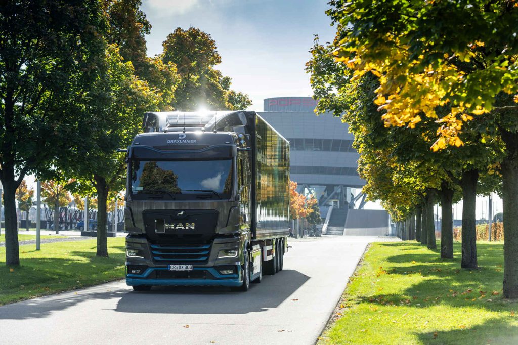 世界初のマン社製電動トラックが正式に納車されました