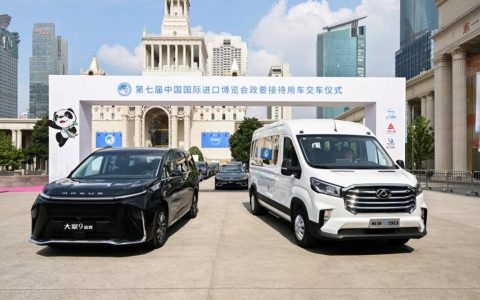 約100台の上汽大通MAXUS新途V90と大家9超混が再び進博会をサポートし、国際舞台で輝きを放つ