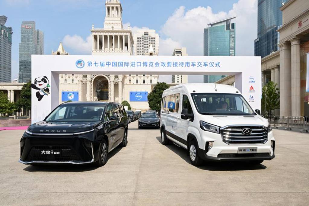 約100台の上汽大通MAXUS新途V90と大家9超混が再び進博会をサポートし、国際舞台で輝きを放つ