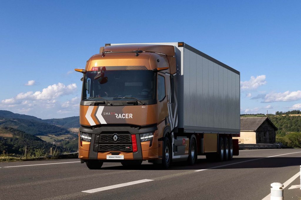 燃費が最大14％削減され、電子ミラーも搭載される2025年モデルのルノートラックが登場しました