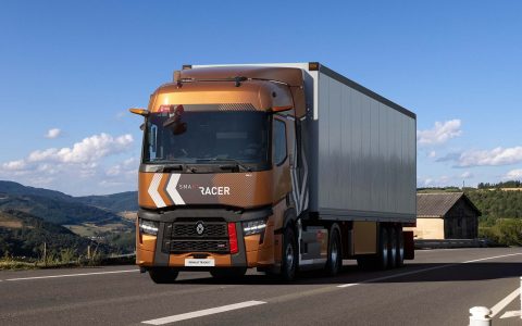 燃費が最大14％削減され、電子ミラーも搭載される2025年モデルのルノートラックが登場しました
