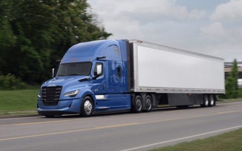 アメリカの重型トラックの新車注文数が 60％減少！