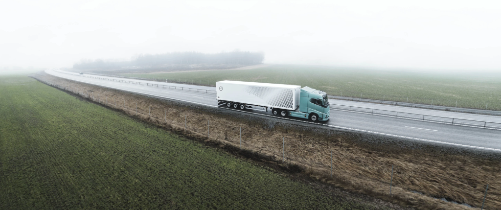 600km 航続＋40 分急速充電！ボルボが長距離重型トラックの電動化トレンドを牽引