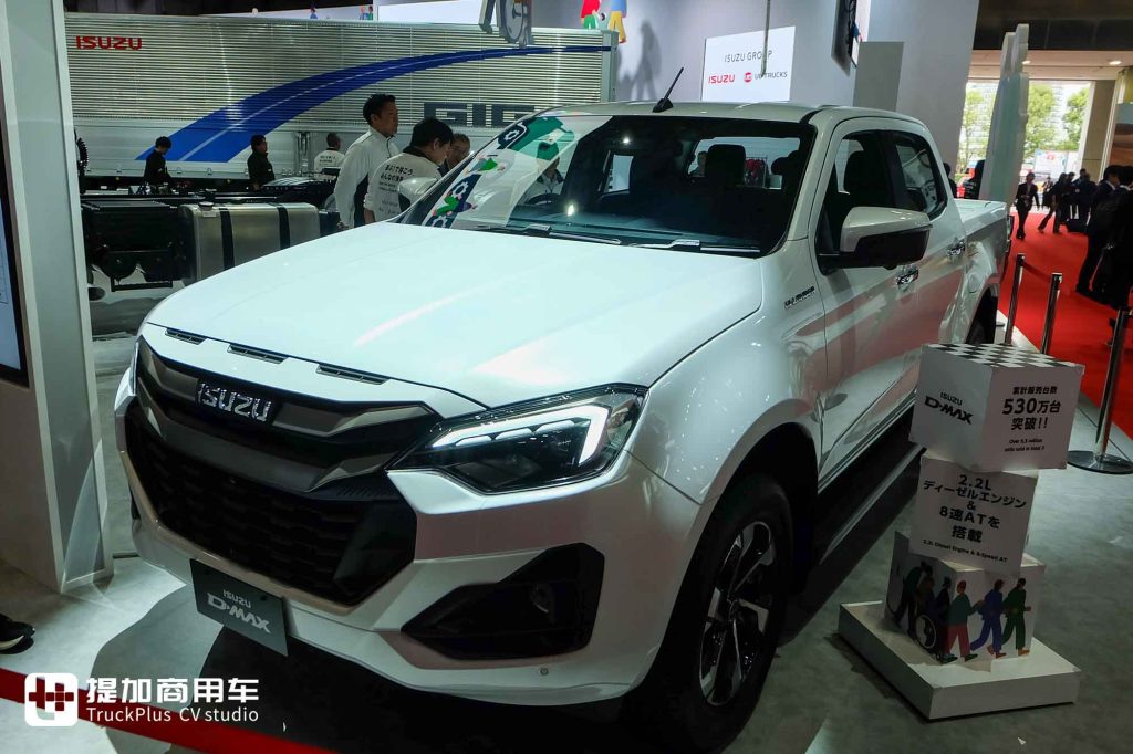 2025 日本モビリティショー|新型 Giga が登場、UD 日産ディーゼル車種が注目を集め、いすずグループ展示車実況撮影