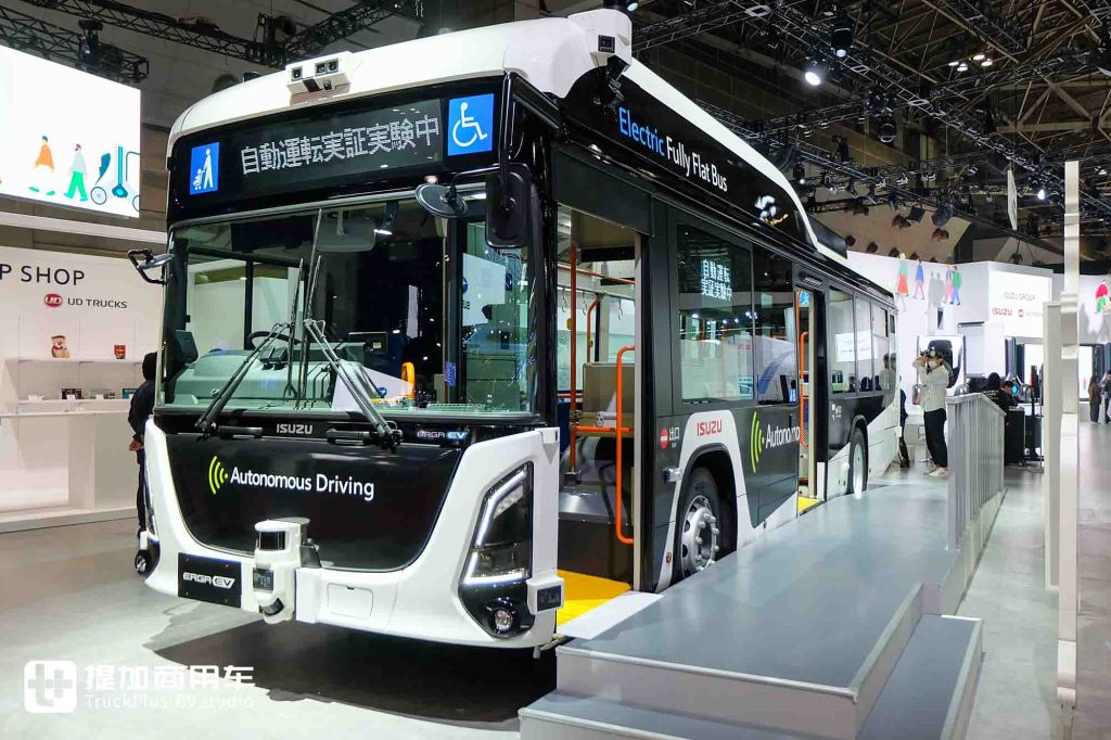 2025 日本モビリティショー|新型 Giga が登場、UD 日産ディーゼル車種が注目を集め、いすずグループ展示車実況撮影