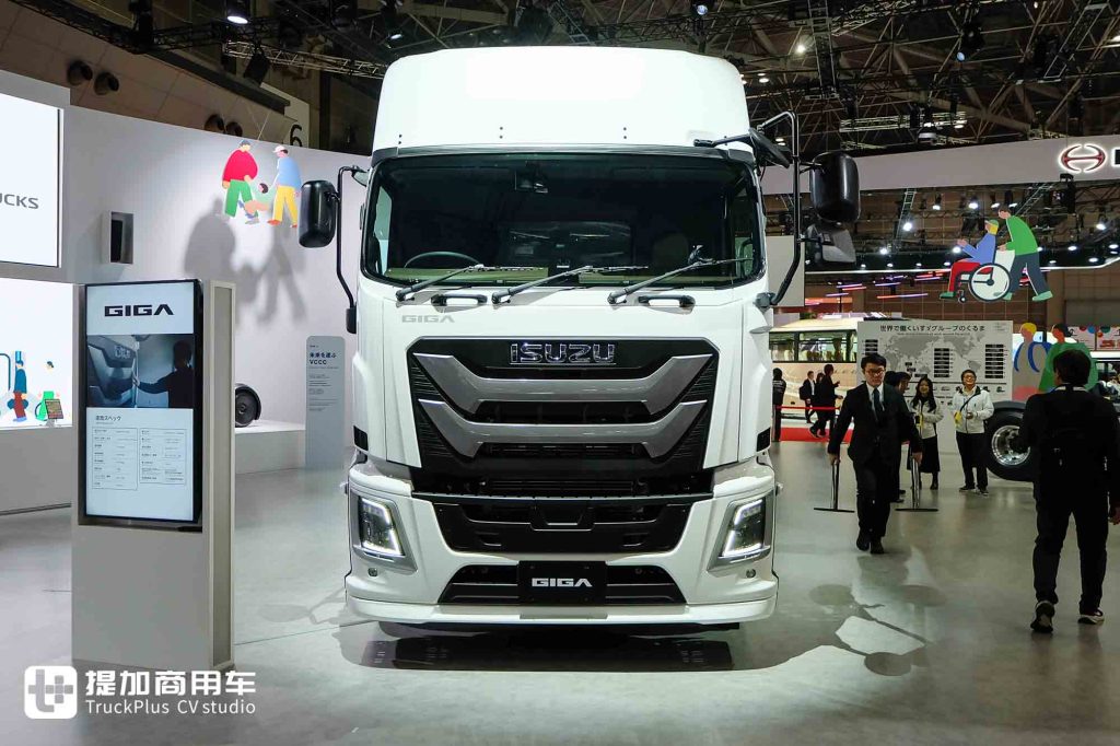 2025 日本モビリティショー|新型 Giga が登場、UD 日産ディーゼル車種が注目を集め、いすずグループ展示車実況撮影