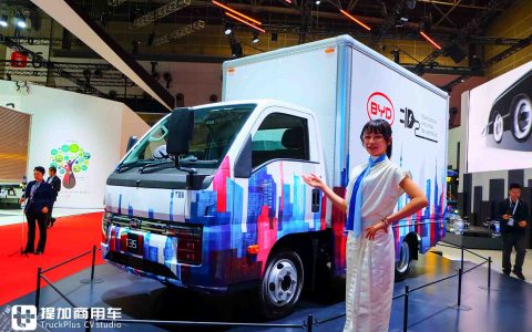 2025 日本モビリティショー｜商用・家用両対応、最小回転半径 5 メートル未満！日本初披露の比亜迪 T35 純電動軽トラック実況撮影