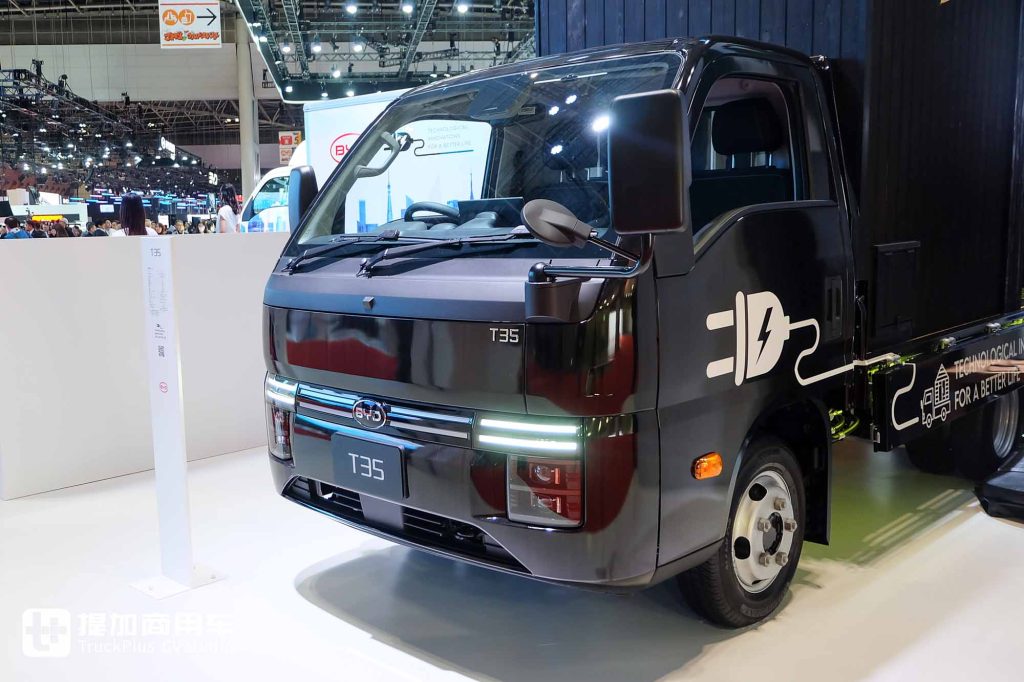 2025 日本モビリティショー|商用・家用両対応、最小回転半径 5 メートル未満!日本初披露の比亜迪 T35 純電動軽トラック実況撮影