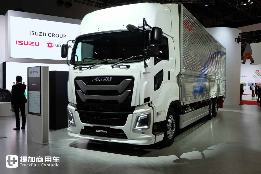 2025 日本モビリティショー|新型 Giga が登場、UD 日産ディーゼル車種が注目を集め、いすずグループ展示車実況撮影