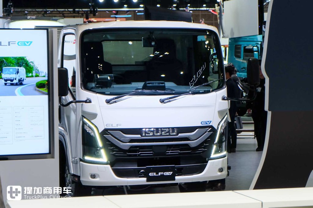 2025 日本モビリティショー|新型 Giga が登場、UD 日産ディーゼル車種が注目を集め、いすずグループ展示車実況撮影