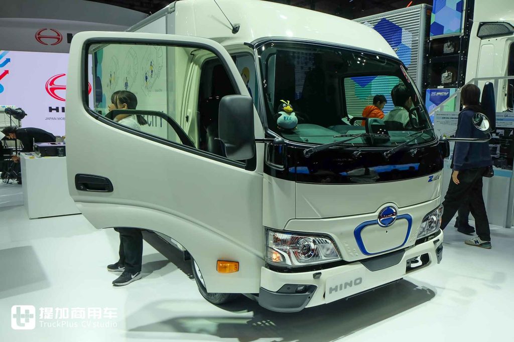 2025 日本モビリティショー|ダカールラリー車、新一代高級バスが登場、HINO 日野の展示車実況撮影