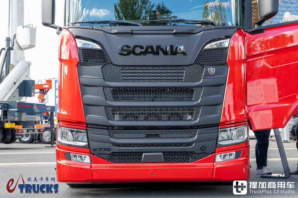 IAA 2026:キャブ80cm延長・770馬力V8——スカニアLongLineトラクター徹底実写レポート