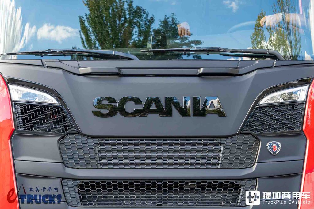 IAA 2026：キャブ80cm延長・770馬力V8——スカニアLongLineトラクター徹底実写レポート