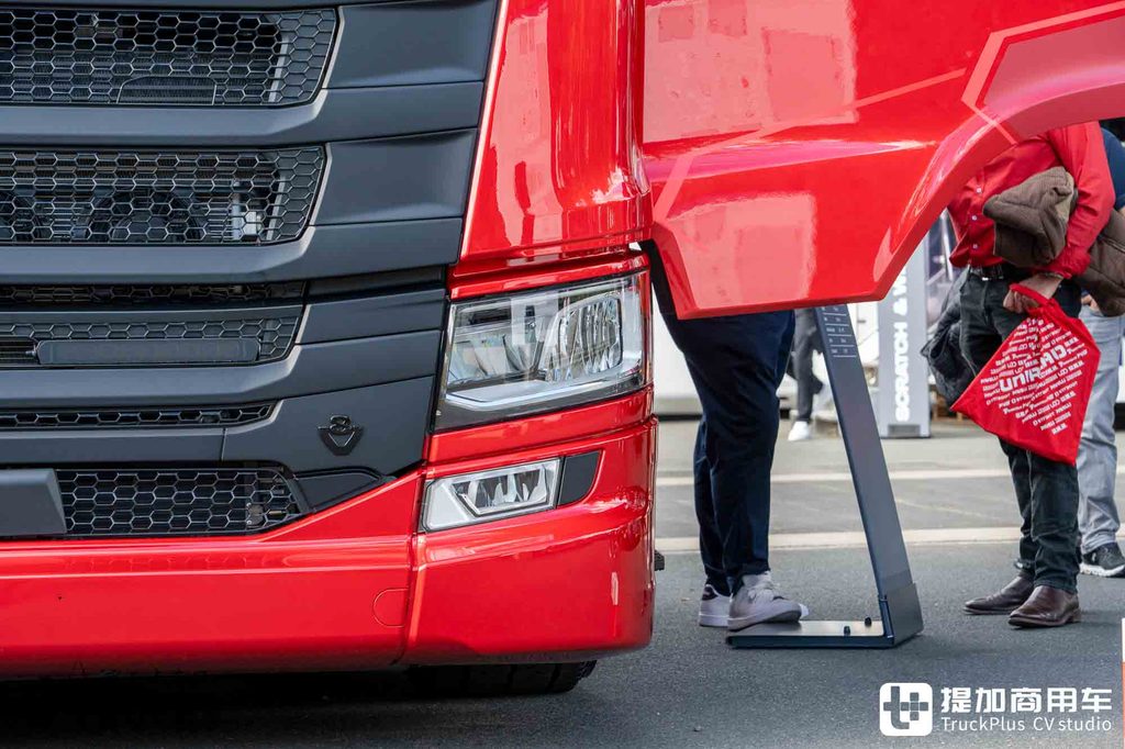 IAA 2026:キャブ80cm延長・770馬力V8——スカニアLongLineトラクター徹底実写レポート