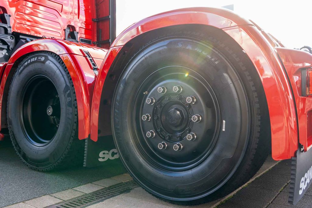 IAA 2026:キャブ80cm延長・770馬力V8——スカニアLongLineトラクター徹底実写レポート
