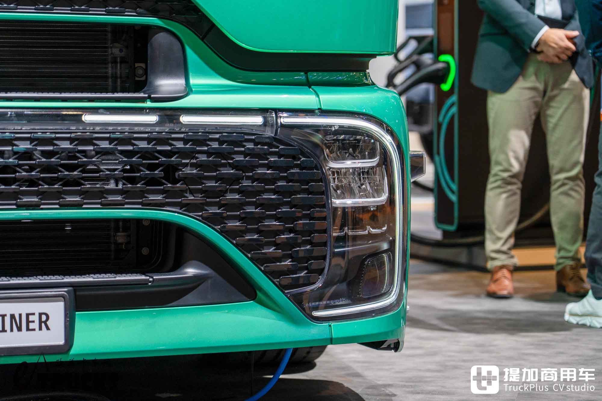IAA 2026:長距離電動トラックもローサドルに挑戦?メルセデス・ベンツeActros Lowlinerトラクター徹底実写レビュー