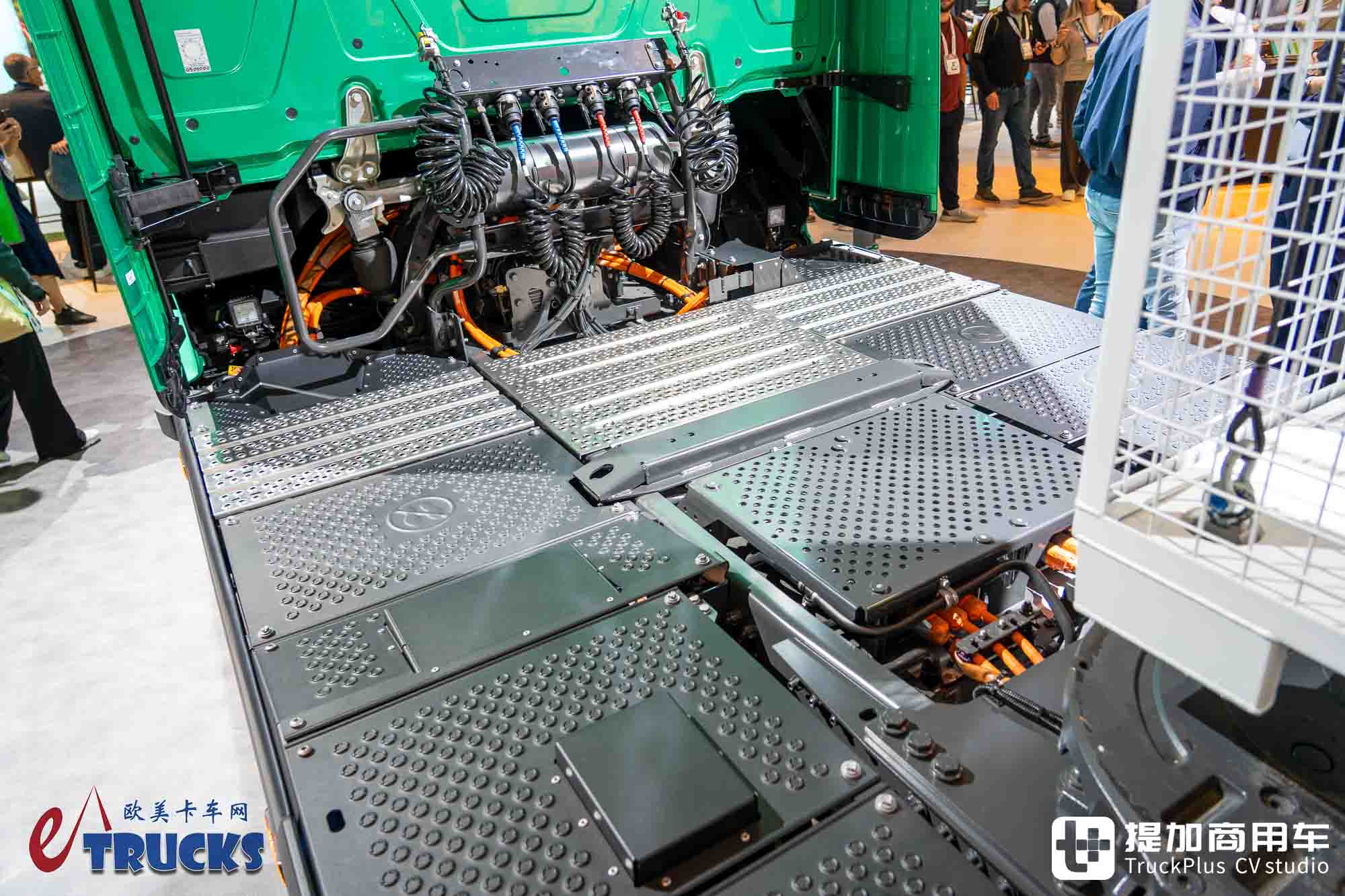 IAA 2026:長距離電動トラックもローサドルに挑戦?メルセデス・ベンツeActros Lowlinerトラクター徹底実写レビュー