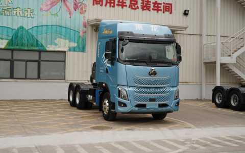 鮮乗直通便｜610馬力＋1500km航続、乗龍H7 LNGトラクターの幹線「稼ぐ」力