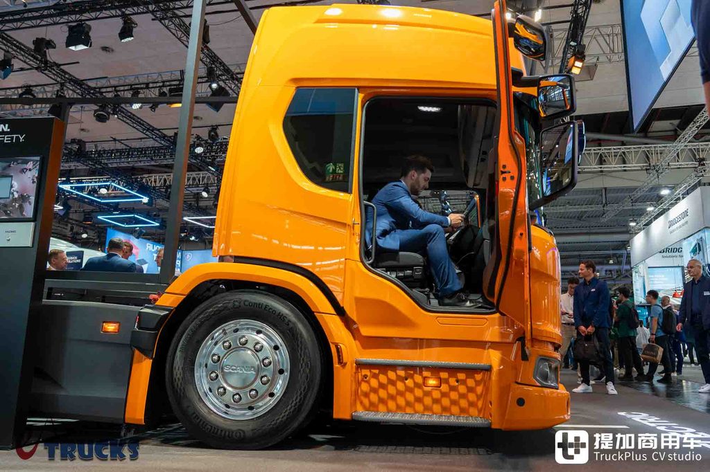 2026 IAA:お馴染みのスカニア、異なる「低姿勢」——30 L 純電低入口トラック徹底実写レビュー