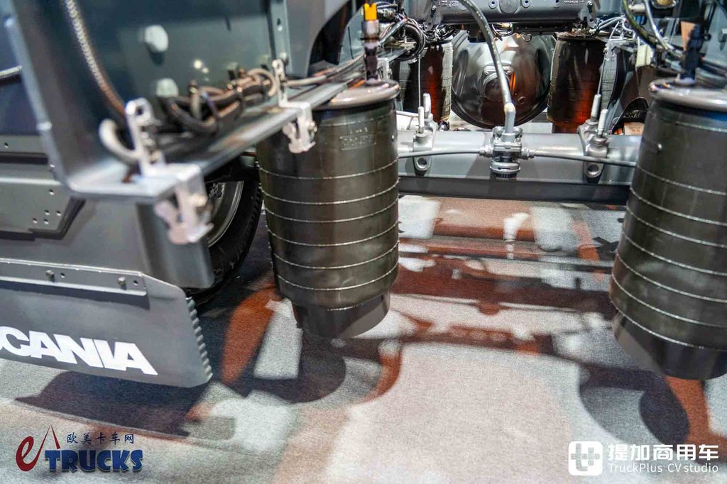 2026 IAA:お馴染みのスカニア、異なる「低姿勢」——30 L 純電低入口トラック徹底実写レビュー