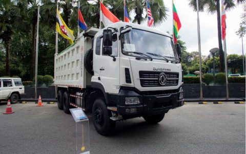 東風中重型商用車の東南アジア属地工場、初号車ラインオフ、新たな征程へ！