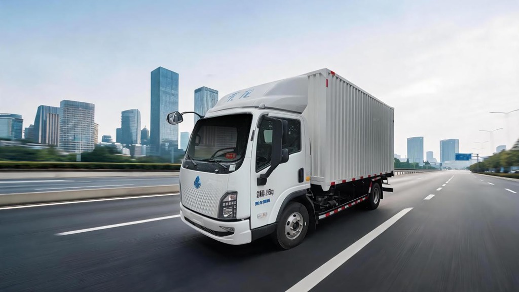 航続420km+16分急速充電、Chenglong EV2純電軽卡が城配輸送をリード